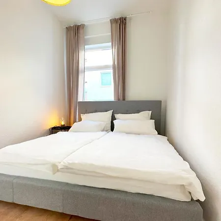 80qm In Zentral Gelegen Mit Hohen Decken - Beuys -