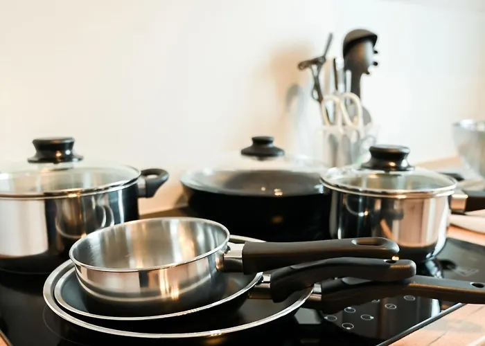 80qm In Zentral Gelegen Mit Hohen Decken - Beuys - *