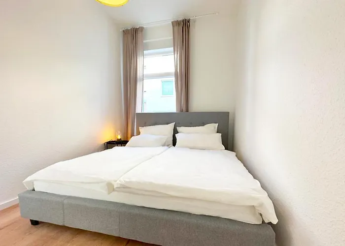 80qm In Zentral Gelegen Mit Hohen Decken - Beuys -